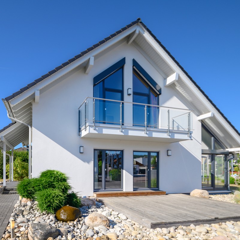 weisses Einfamilienhaus, hochwertig